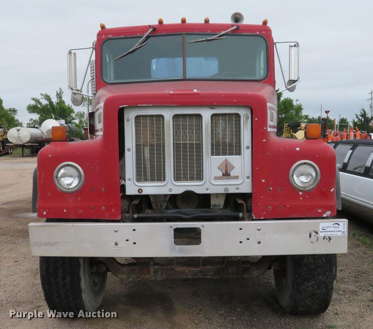 image for item DD7045 1991 International Paystar 5000 ready mix truck