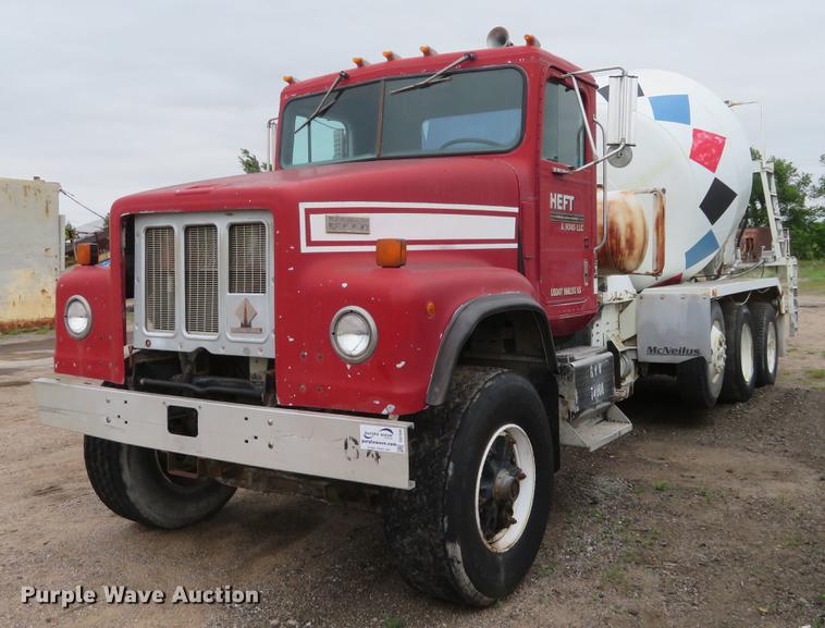 image for item DD7045 1991 International Paystar 5000 ready mix truck