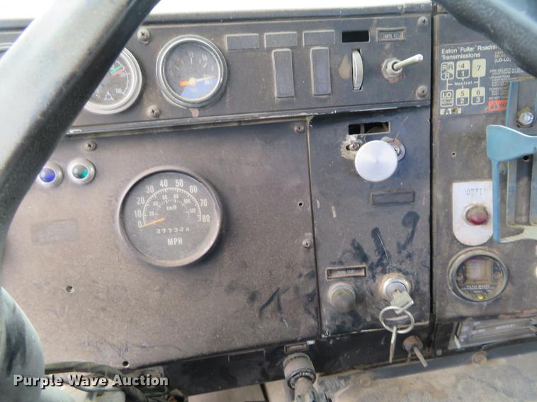 image for item DD7045 1991 International Paystar 5000 ready mix truck