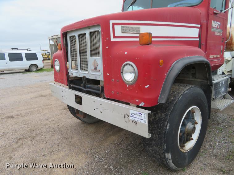 image for item DD7045 1991 International Paystar 5000 ready mix truck