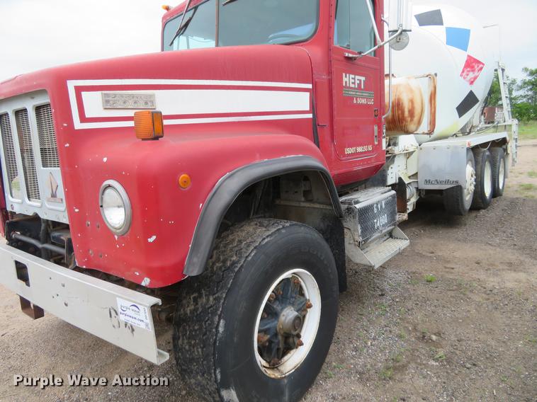 image for item DD7045 1991 International Paystar 5000 ready mix truck