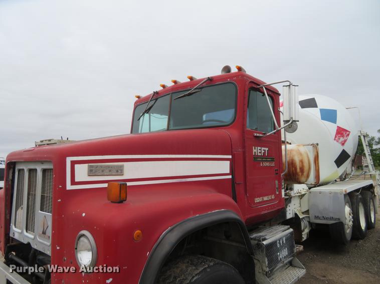 image for item DD7045 1991 International Paystar 5000 ready mix truck