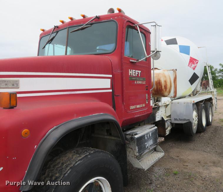 image for item DD7045 1991 International Paystar 5000 ready mix truck