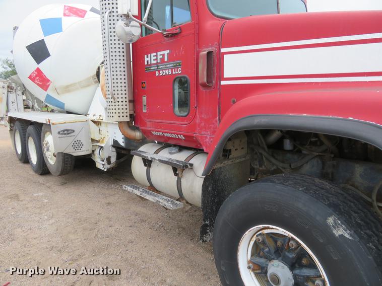 image for item DD7045 1991 International Paystar 5000 ready mix truck