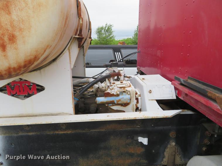 image for item DD7045 1991 International Paystar 5000 ready mix truck