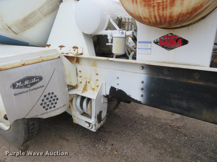 image for item DD7045 1991 International Paystar 5000 ready mix truck