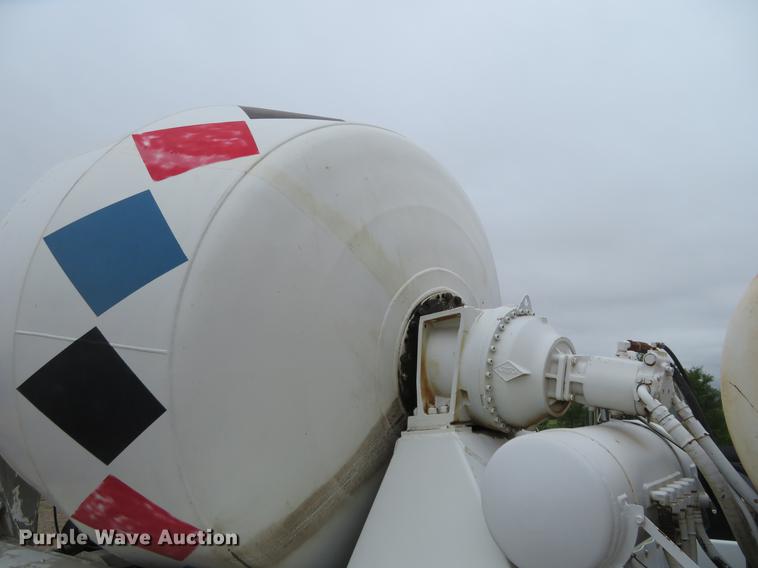 image for item DD7045 1991 International Paystar 5000 ready mix truck