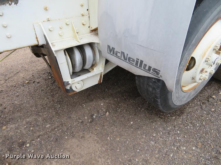 image for item DD7045 1991 International Paystar 5000 ready mix truck