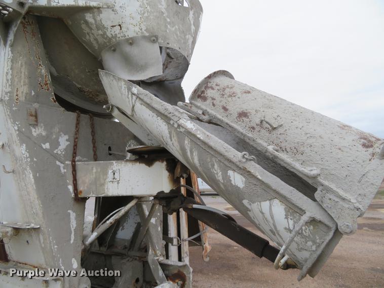 image for item DD7045 1991 International Paystar 5000 ready mix truck