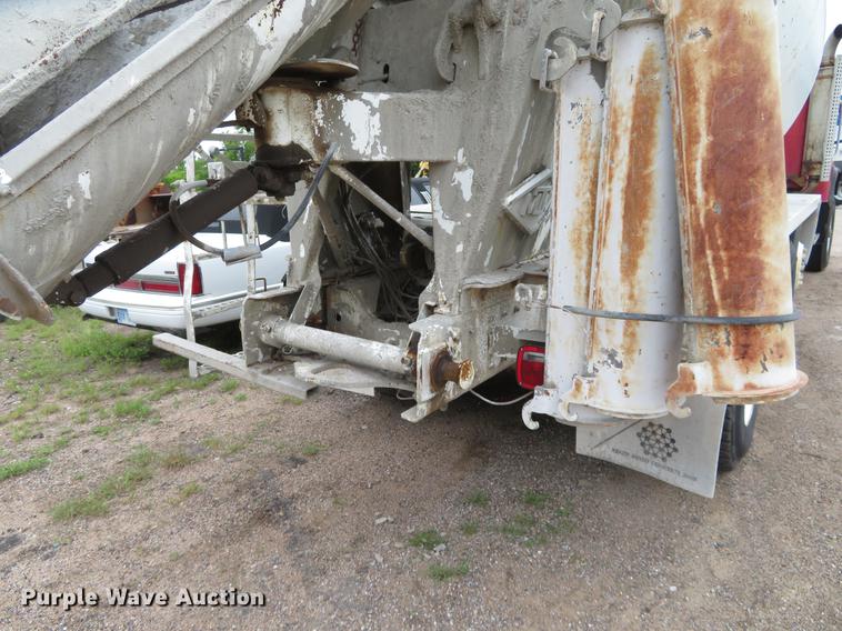 image for item DD7045 1991 International Paystar 5000 ready mix truck