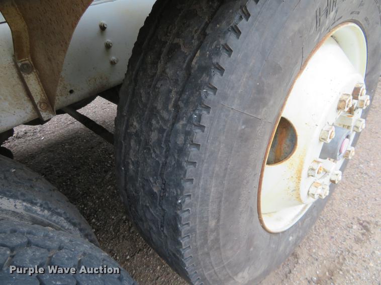 image for item DD7045 1991 International Paystar 5000 ready mix truck