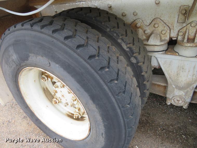 image for item DD7045 1991 International Paystar 5000 ready mix truck