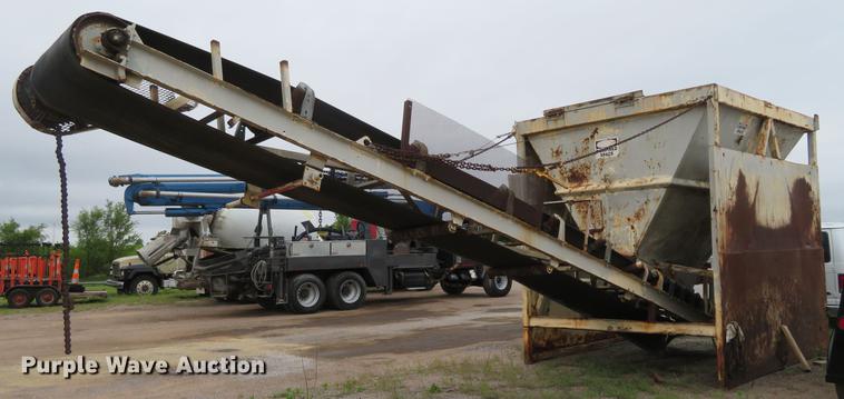 image for item DD7050 Aggregate surge box and conveyor