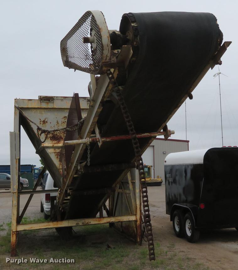 image for item DD7050 Aggregate surge box and conveyor