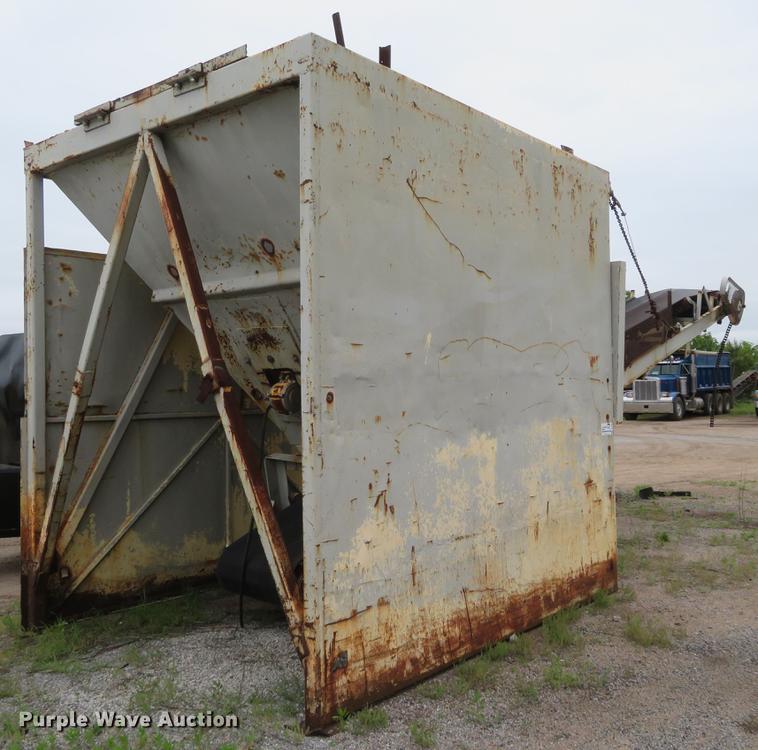 image for item DD7050 Aggregate surge box and conveyor