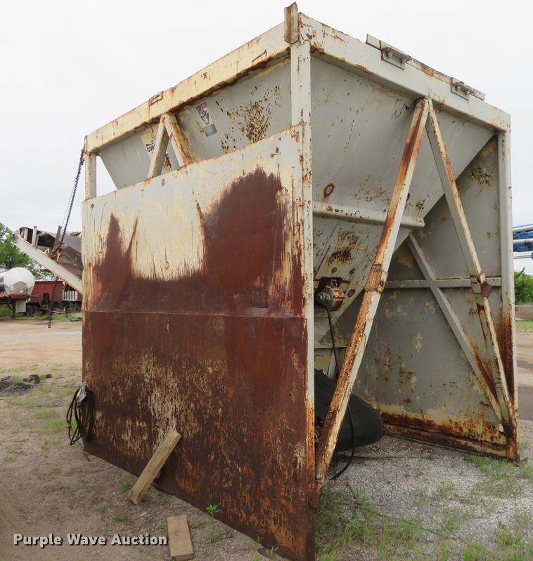 image for item DD7050 Aggregate surge box and conveyor