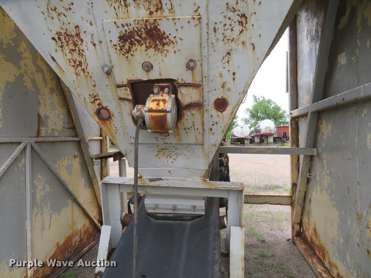 image for item DD7050 Aggregate surge box and conveyor