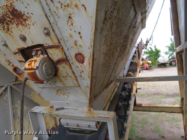 image for item DD7050 Aggregate surge box and conveyor