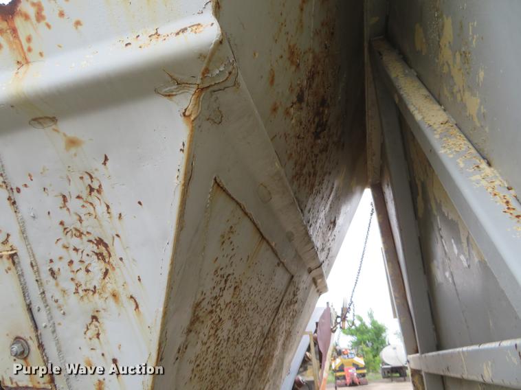 image for item DD7050 Aggregate surge box and conveyor