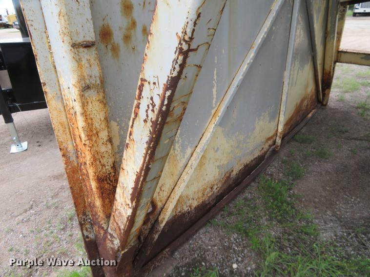 image for item DD7050 Aggregate surge box and conveyor