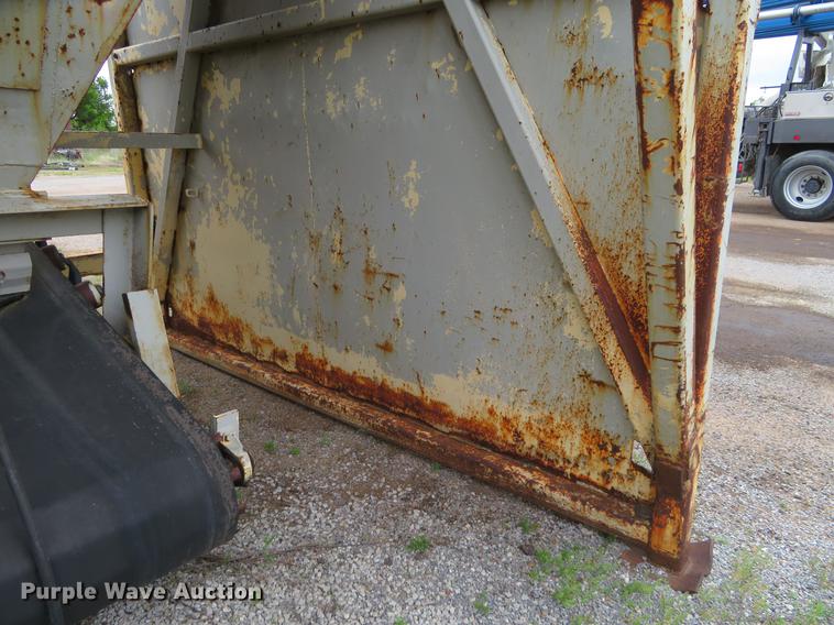 image for item DD7050 Aggregate surge box and conveyor