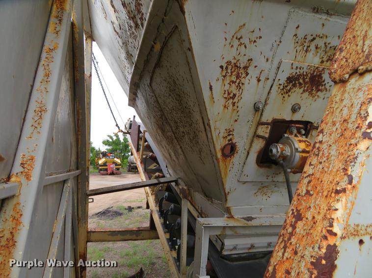 image for item DD7050 Aggregate surge box and conveyor