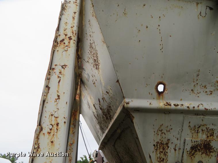 image for item DD7050 Aggregate surge box and conveyor