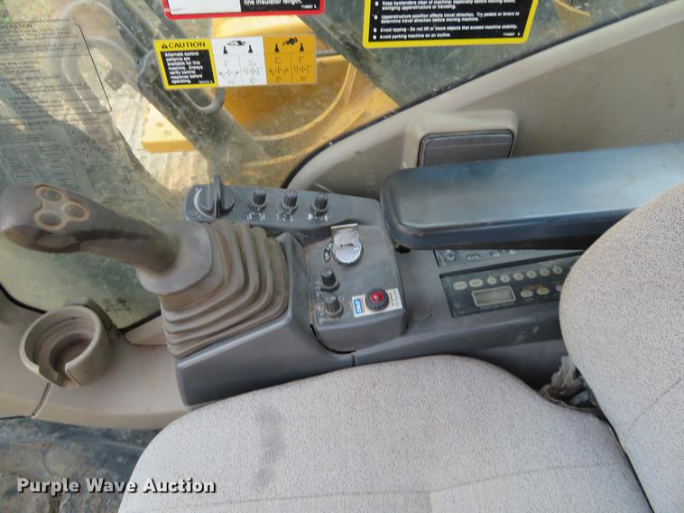 image for item DD7054 2012 John Deere 200D LC excavator