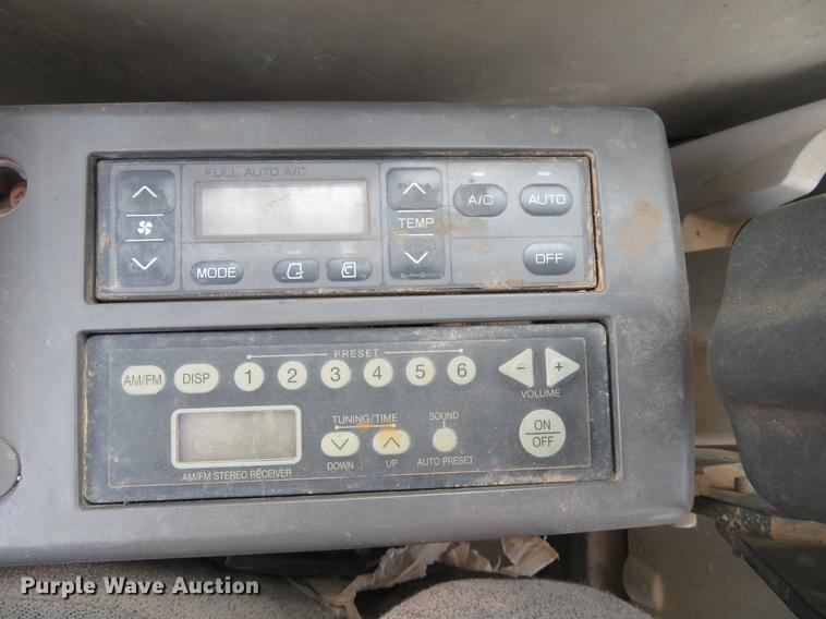 image for item DD7054 2012 John Deere 200D LC excavator