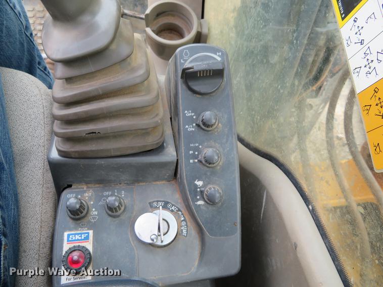 image for item DD7054 2012 John Deere 200D LC excavator