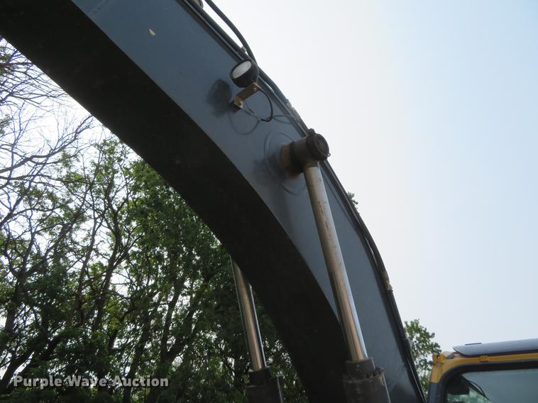 image for item DD7054 2012 John Deere 200D LC excavator