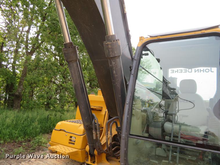 image for item DD7054 2012 John Deere 200D LC excavator