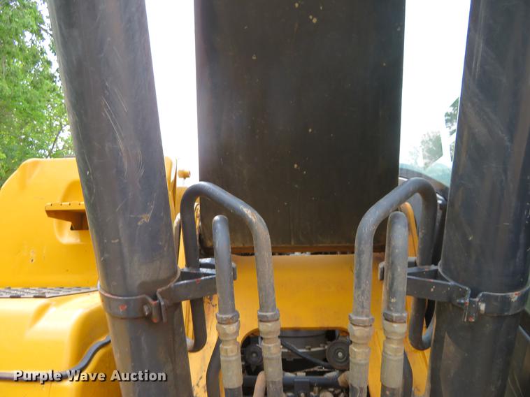 image for item DD7054 2012 John Deere 200D LC excavator