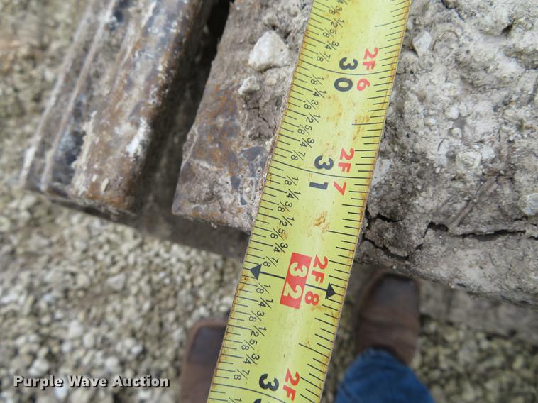 image for item DD7054 2012 John Deere 200D LC excavator