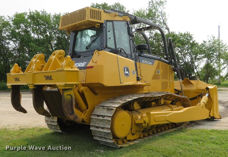 image for item DD7055 2013 John Deere 850K dozer