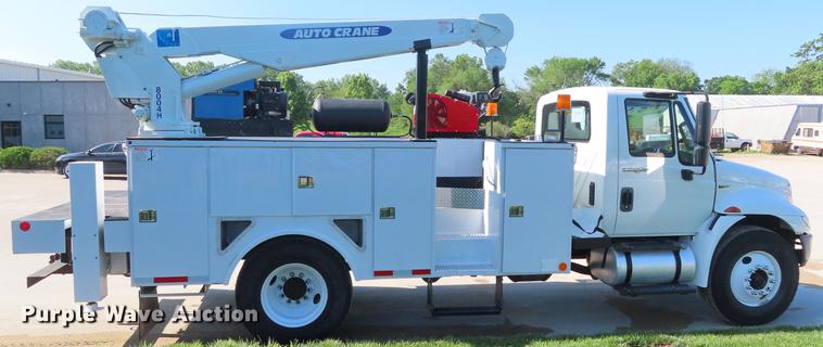 image for item DE3537 2013 International DuraStar 4300 service truck with crane