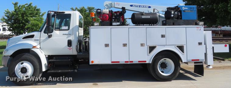 image for item DE3537 2013 International DuraStar 4300 service truck with crane