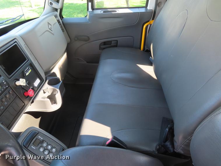 image for item DE3537 2013 International DuraStar 4300 service truck with crane