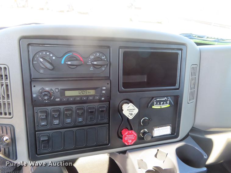 image for item DE3537 2013 International DuraStar 4300 service truck with crane