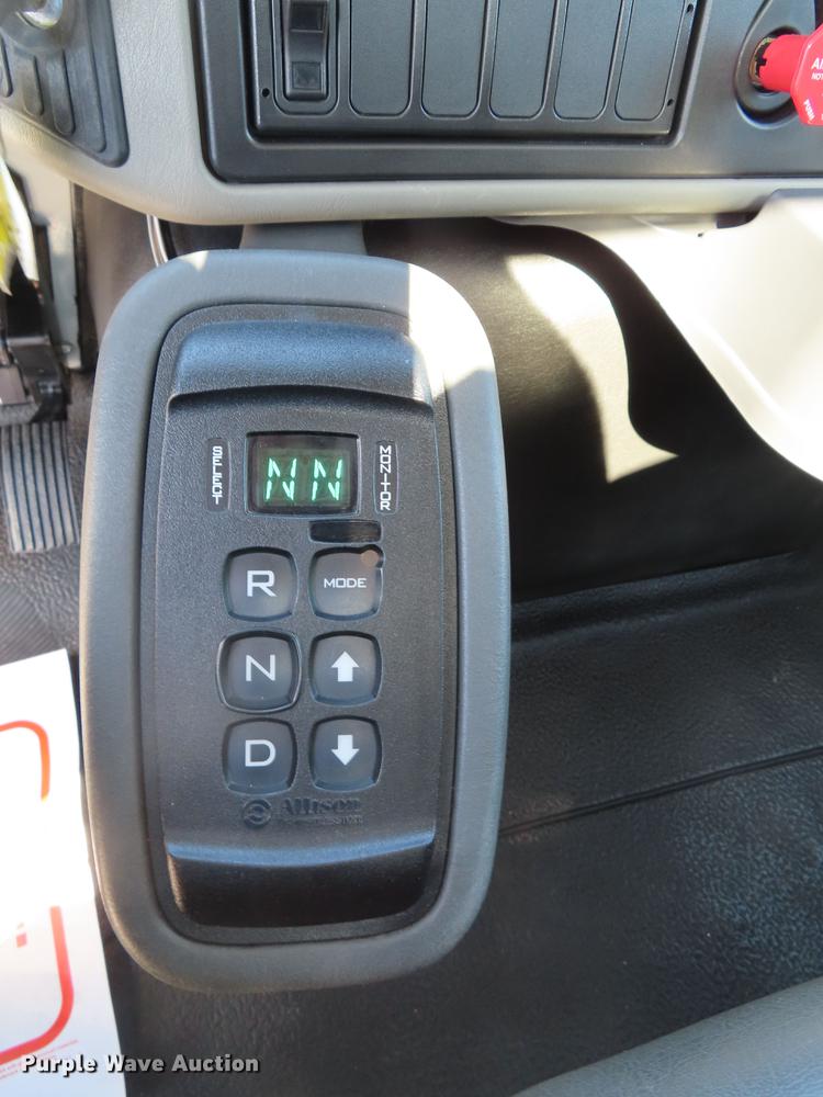 image for item DE3537 2013 International DuraStar 4300 service truck with crane