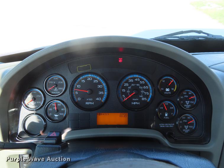 image for item DE3537 2013 International DuraStar 4300 service truck with crane