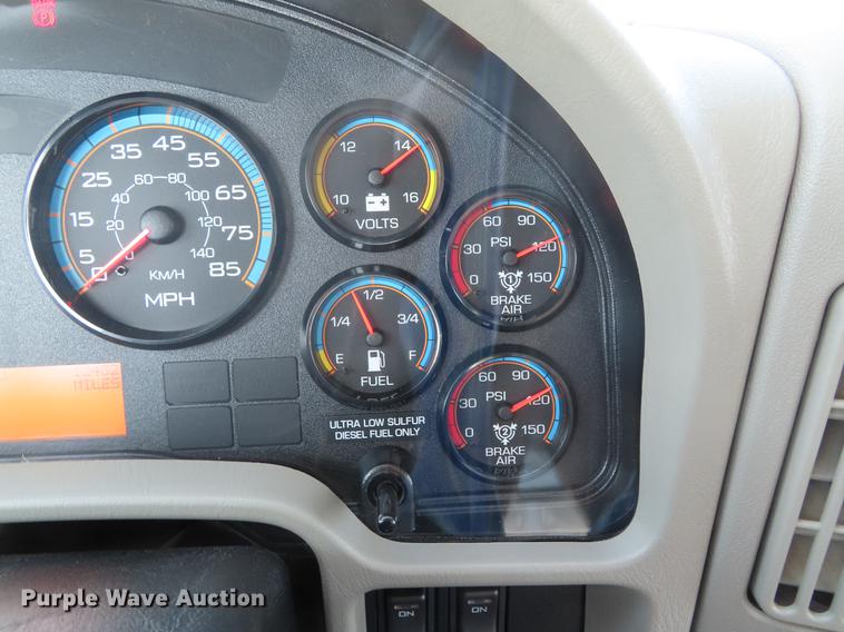 image for item DE3537 2013 International DuraStar 4300 service truck with crane