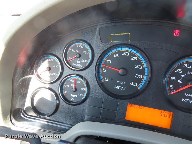 image for item DE3537 2013 International DuraStar 4300 service truck with crane