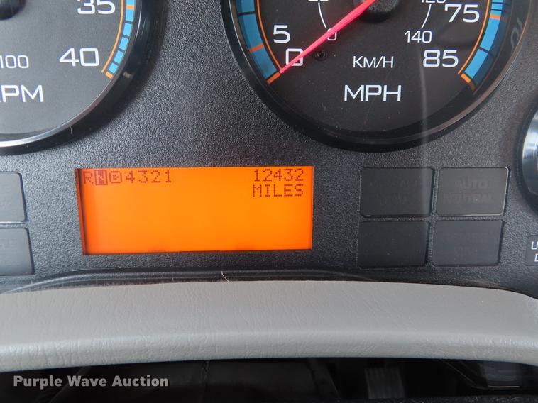 image for item DE3537 2013 International DuraStar 4300 service truck with crane