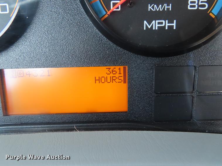 image for item DE3537 2013 International DuraStar 4300 service truck with crane