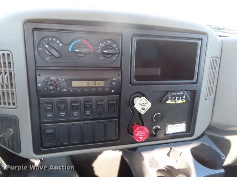 image for item DE3537 2013 International DuraStar 4300 service truck with crane