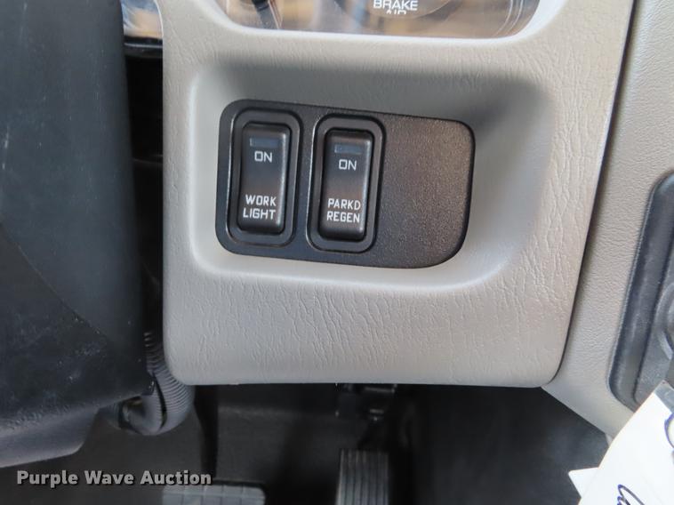 image for item DE3537 2013 International DuraStar 4300 service truck with crane