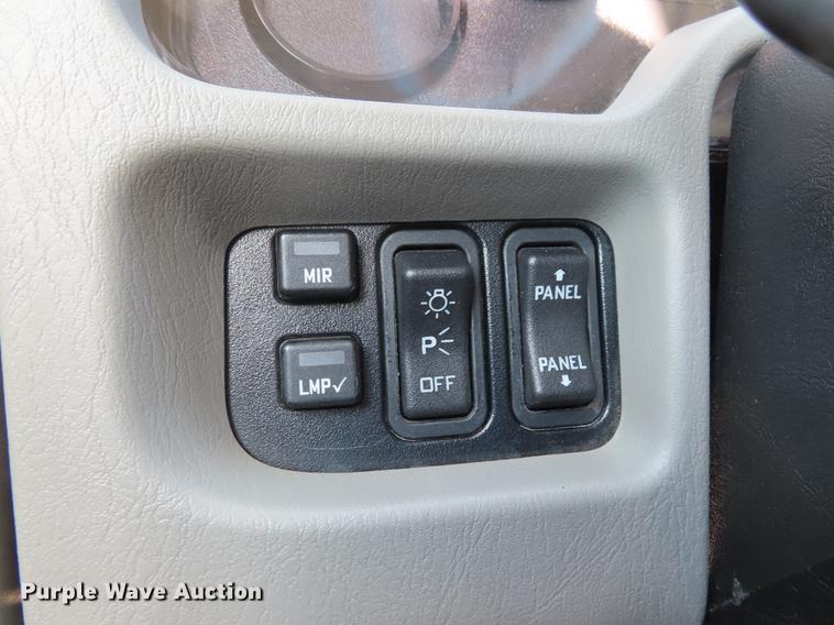 image for item DE3537 2013 International DuraStar 4300 service truck with crane