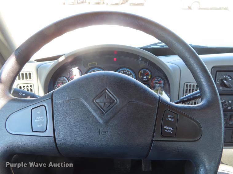 image for item DE3537 2013 International DuraStar 4300 service truck with crane