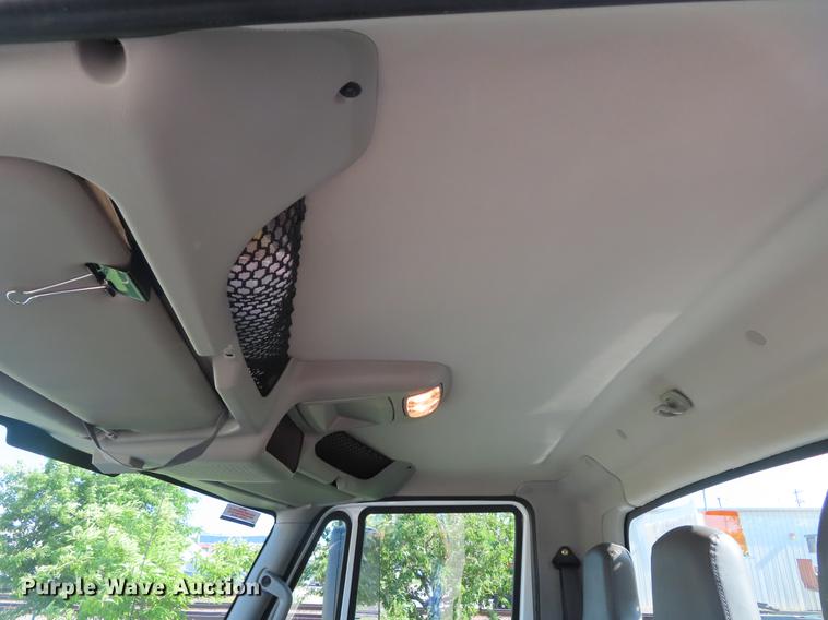 image for item DE3537 2013 International DuraStar 4300 service truck with crane